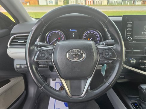 Used 2023 Toyota Camry SE image 9