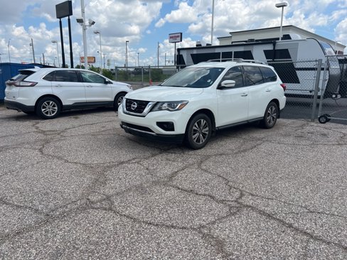 Used 2020 Nissan Pathfinder S image 1