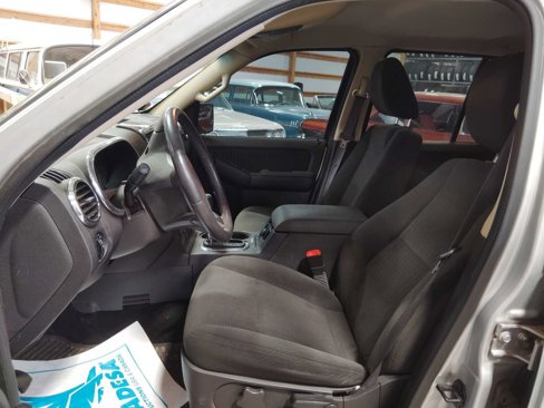 Used 2010 Ford Explorer XLT image 10