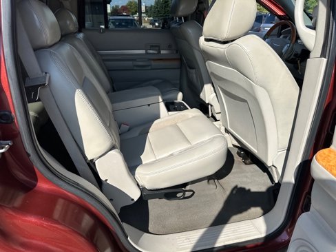Used 2008 Chrysler Aspen Limited image 19