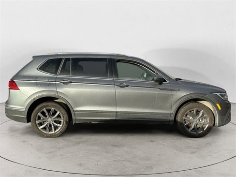 Used 2022 Volkswagen Tiguan SE image 6