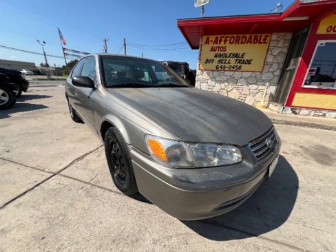 Used 2000 Toyota Camry XLE image 3