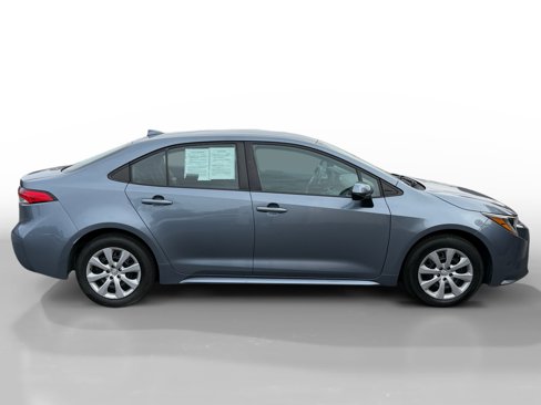 Used 2022 Toyota Corolla LE image 6