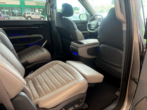 Used 2024 Kia EV9 Land image 29