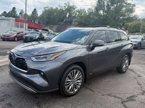 Used 2021 Toyota Highlander Platinum image 3