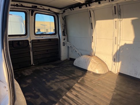 Used 2015 Chevrolet Express 2500 image 17