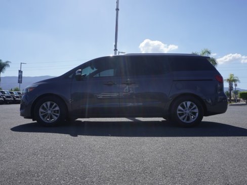 Used 2017 Kia Sedona LX w/ LX Essentials Premium Package image 7