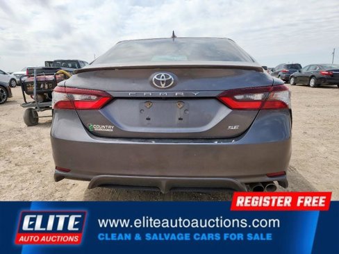Used 2021 Toyota Camry SE image 11