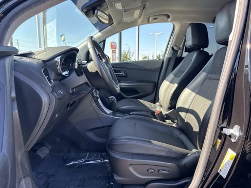 Used 2022 Chevrolet Trax LT w/ LT Convenience Package image 14