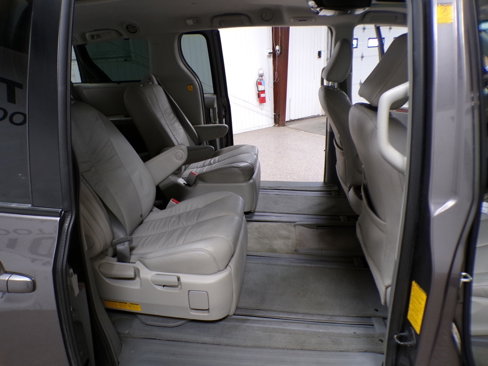 Used 2011 Toyota Sienna XLE image 16