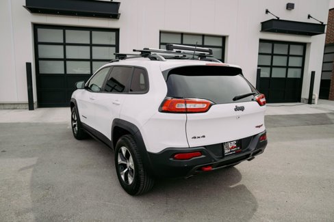 Used 2018 Jeep Cherokee Trailhawk image 7