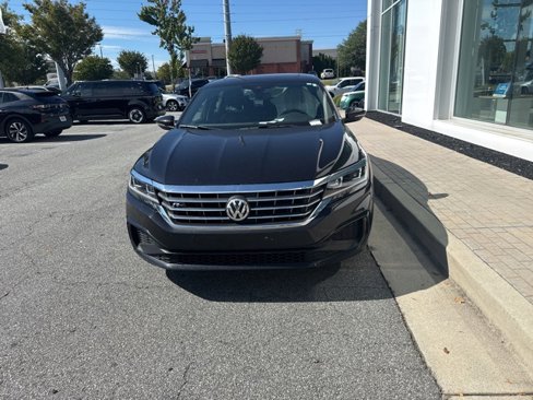 Used 2021 Volkswagen Passat 2.0T R-Line image 3