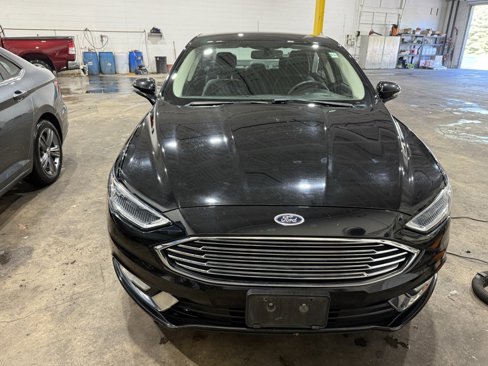 Used 2017 Ford Fusion SE w/ Fusion SE Technology Package image 3