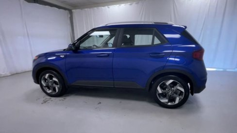 Used 2022 Hyundai Venue Limited image 20