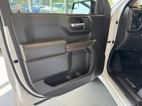 Used 2021 Chevrolet Silverado 1500 RST image 10