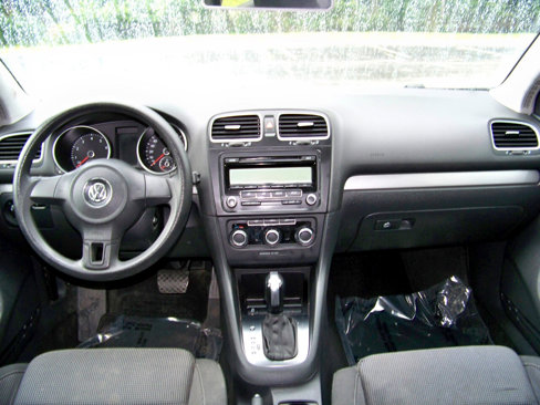 Used 2011 Volkswagen Golf 4-Door image 40