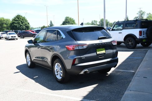 Used 2022 Ford Escape SE w/ Cold Weather Package image 4