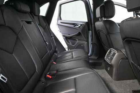 Certified 2025 Porsche Macan image 20