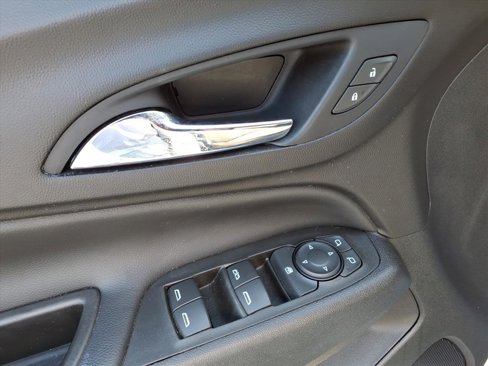 Used 2021 Chevrolet Equinox LT image 16