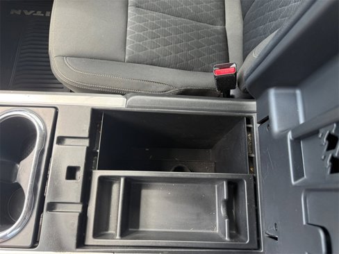 Used 2016 Nissan Titan SV image 23