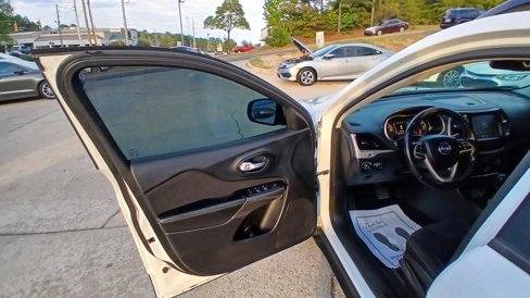 Used 2016 Jeep Cherokee Latitude image 9