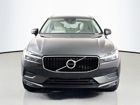 Used 2021 Volvo XC60 T5 Momentum w/ Premium Package image 2