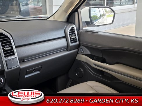 Used 2021 Ford Expedition Max XLT image 17