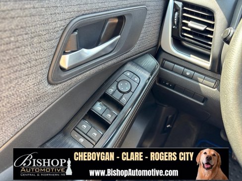 Used 2022 Nissan Rogue SV image 30