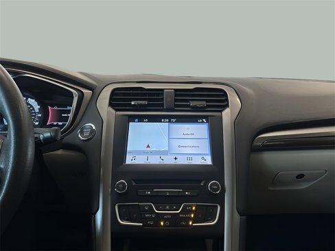 Used 2017 Ford Fusion SE w/ Fusion SE Technology Package image 16