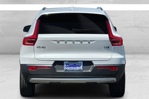 Certified 2022 Volvo XC40 T5 Momentum image 5