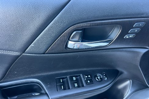 Used 2015 Honda Accord Touring image 8