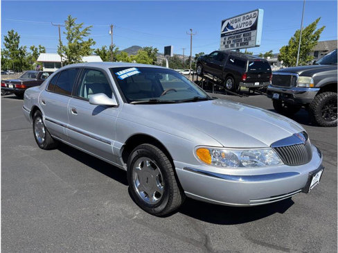 Used 2000 Lincoln Continental image 7