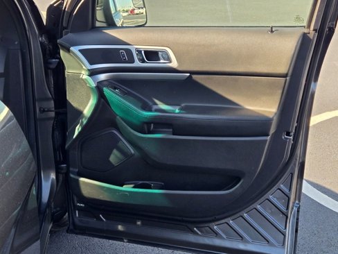 Used 2015 Ford Explorer XLT w/ Equipment Group 202B image 5