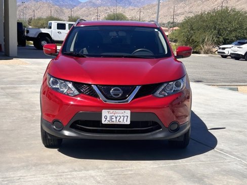 Used 2018 Nissan Rogue Sport SV image 2