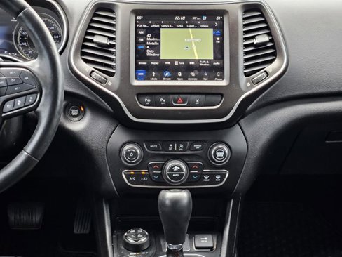 Used 2019 Jeep Cherokee Trailhawk image 16
