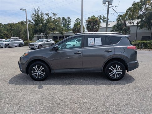 Used 2017 Toyota RAV4 LE image 7