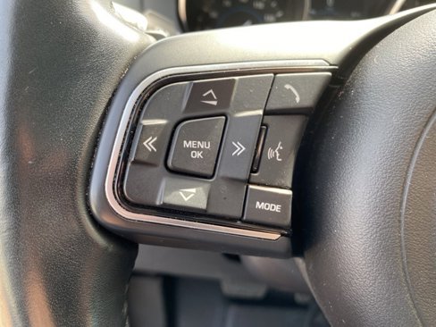 Used 2017 Jaguar F-PACE Premium image 19