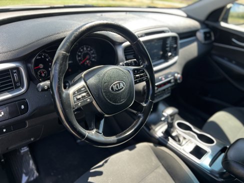 Used 2019 Kia Sorento LX w/ LX Convenience Package image 14