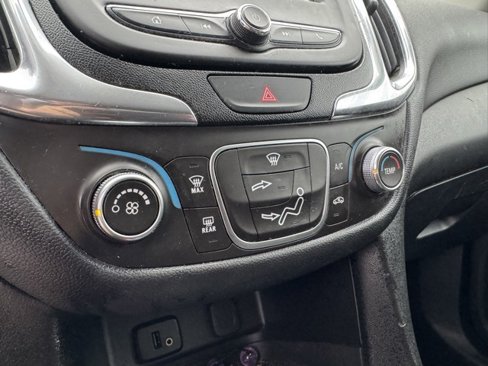 Used 2018 Chevrolet Equinox LT image 19