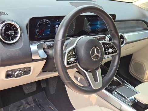 Used 2021 Mercedes-Benz GLB 250 w/ Premium Package image 25