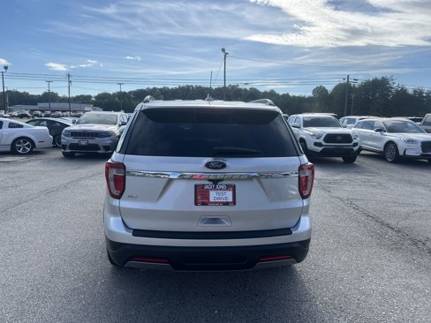 Used 2019 Ford Explorer XLT w/ Equipment Group 202A image 7