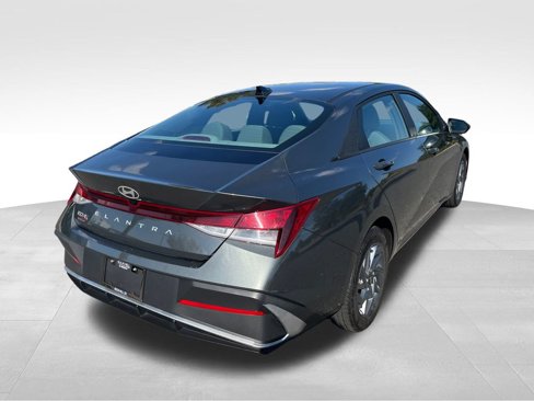 Used 2024 Hyundai Elantra SEL image 7