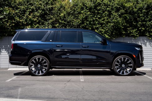 Used 2022 Cadillac Escalade ESV Premium Luxury image 8