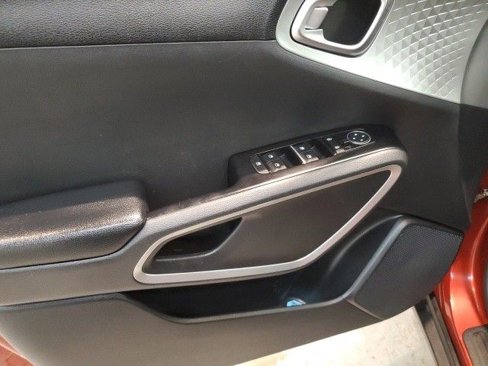 Used 2020 Kia Soul LX image 11