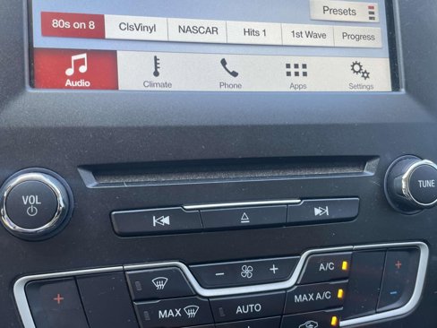Used 2018 Ford Fusion SE w/ Equipment Group 201A image 17