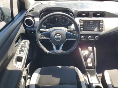 Used 2022 Nissan Versa SV image 15