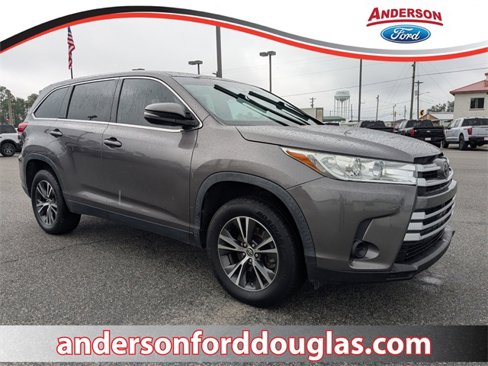 Used 2019 Toyota Highlander LE image 1