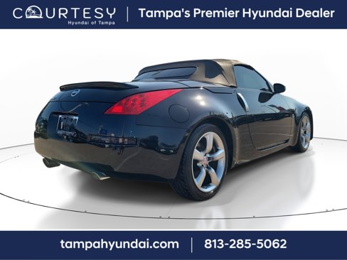 Used 2008 Nissan 350Z Touring image 3