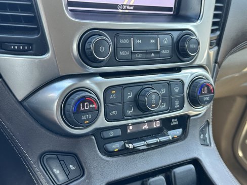 Used 2018 Chevrolet Suburban LT image 17