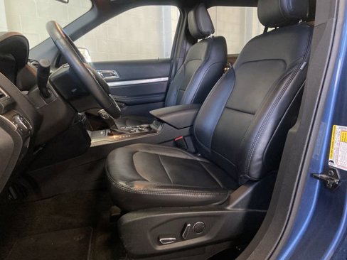 Used 2018 Ford Explorer XLT w/ Equipment Group 202A image 4